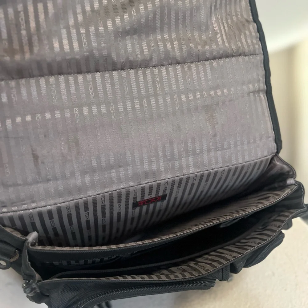 Tumi Black‎ 16”x12”x6” Expandable Laptop/Briefcase Shoulder/Crossbody Bag